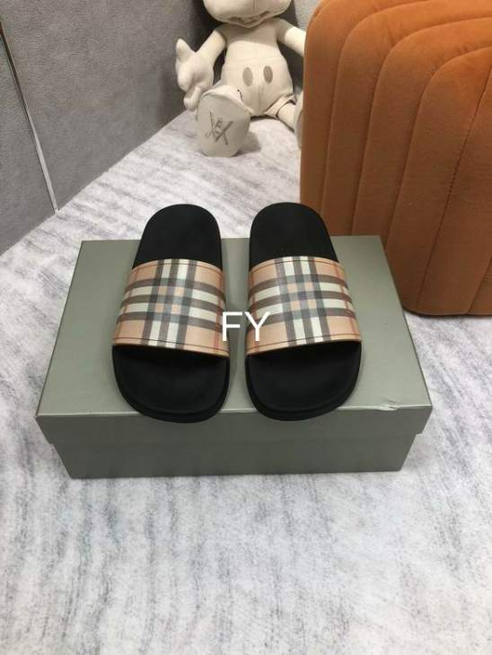 Picture of Burberry Slippers _SKUBurberrysz36-461Cnfy04123307